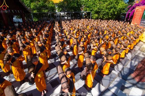 ภาพ No.39967:คณะพระภิกษุ - สามเณร วัดบ้านขุนกว่า ๓๐๐ รูป เดินธรรมยาตราฉลองแชมป์บาลี ๒๕๖๔