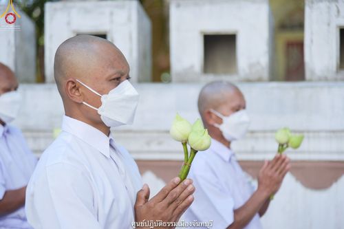 ภาพ No.39806:พิธีตัดปอยผม ปลงผม ขอขมารับผ้าไตรและพิธีบรรพชา ในโครงการอุปสมบท บูชาธรรมมหาปูชนียาจารย์ ประจำปี 2564 ชุดที่ 6