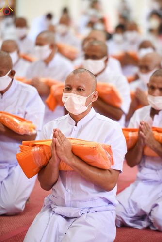 ภาพ No.48059:ประมวลภาพพิธีเวียนประทักษิณ และบรรพชาอุปสมบท รุ่นเข้าพรรษา ปี 2565