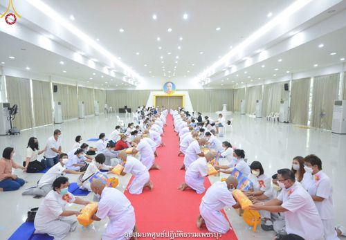 ภาพ No.40697:พิธีตัดปอยผม ปลงผม ขอขมารับผ้าไตรและพิธีบรรพชา ในโครงการอุปสมบท บูชาธรรมมหาปูชนียาจารย์ ประจำปี 2564 ชุดที่ 15