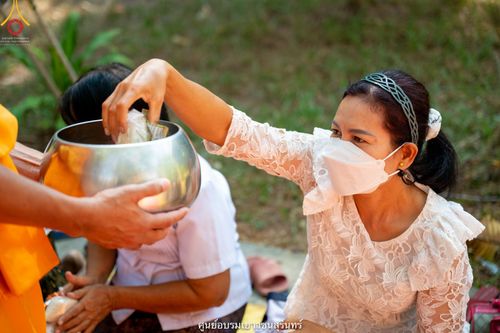 ภาพ No.41050:พิธีตัดปอยผม ปลงผม ขอขมารับผ้าไตรและพิธีบรรพชา ในโครงการอุปสมบท บูชาธรรมมหาปูชนียาจารย์ ประจำปี 2564 ชุดที่ 19