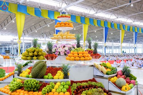 ภาพ No.52318:ประมวลภาพพิธีบูชาข้าวพระ (วันอาทิตย์ต้นเดือนตุลาคม) ณ วัดพระธรรมกาย จ.ปทุมธานี 