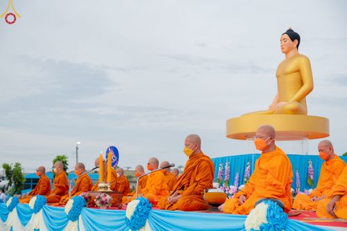 ภาพ No.49511:ประมวลภาพพิธีตักบาตรพระสงฆ์ 1,091 รูป เนื่องในวันแม่แห่งชาติ ณ ตลาดจัมโบ้ ชุดที่ 1