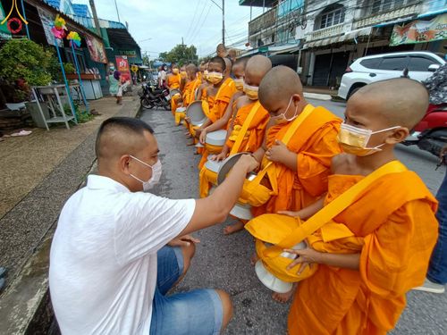 ภาพ No.45766:ประมวลภาพกิจกรรม โครงการบรรพชาสามเณรฟื้นฟูพระพุทธศาสนาทั่วไทย ณ วัดเวฬุวัน และศูนย์ปฏิบัติธรรมและอบรมเยาวชนยะลา