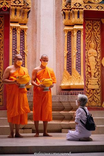 ภาพ No.40878:พิธีตัดปอยผม ปลงผม ขอขมารับผ้าไตรและพิธีบรรพชา ในโครงการอุปสมบท บูชาธรรมมหาปูชนียาจารย์ ประจำปี 2564 ชุดที่ 17