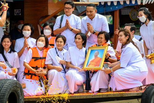 ภาพ No.49045:ประมวลภาพพิธีเก็บอัฐิและลอยอังคาร พระสุธรรมญาณวิเทศ  (สุธรรม สุธมฺโม)