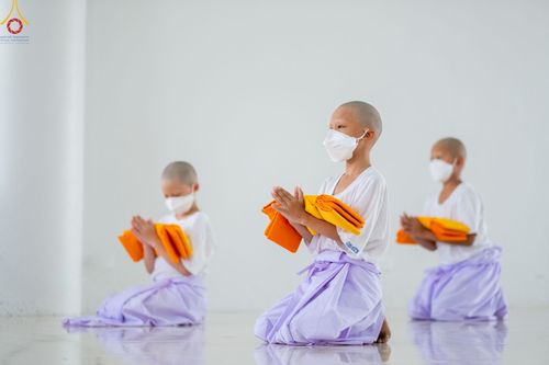 ภาพ No.44601:ประมวลภาพพิธีบรรพชา โครงการบรรพชาสามเณรฟื้นฟูพระพุทธศาสนาทั่วไทย ณ ศูนย์ปฎิบัติธรรมสมุทรปราการ