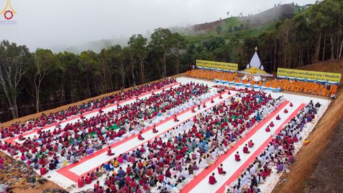 ภาพ No.50642:ประมวลภาพพิธีตักบาตร ณ วัดแม่แพ จ.แม่ฮ่องสอน เนื่องในวันธรรมชัย