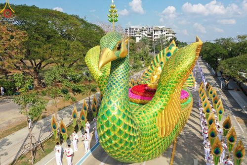 ภาพ No.43242:พิธีอัญเชิญมยุรนาวากาศ บูชาธรรมมหาปูชนียาจารย์ วันพฤหัสบดีที่ 3 กุมภาพันธ์ พ.ศ. 2565