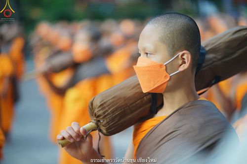 ภาพ No.39973:คณะพระภิกษุ - สามเณร วัดบ้านขุนกว่า ๓๐๐ รูป เดินธรรมยาตราฉลองแชมป์บาลี ๒๕๖๔