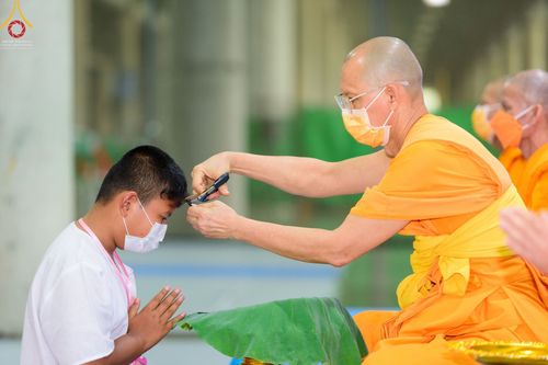 ภาพ No.43991:ประมวลภาพพิธีปลงผม โครงการบรรพชาสามเณรฟื้นฟูพระพุทธศาสนาทั่วไทย ณ ศูนย์อบรมวัดพระธรรมกาย