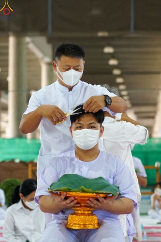 ภาพ No.47473:ประมวลภาพพิธีตัดปอยผม โครงการบรรพชาอุปสมบทหมู่ รุ่นเข้าพรรษา 2565