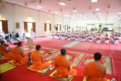 ภาพ No.48058:ประมวลภาพพิธีเวียนประทักษิณ และบรรพชาอุปสมบท รุ่นเข้าพรรษา ปี 2565