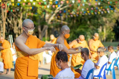 ภาพ No.39493:พิธีตัดปอยผม ปลงผม ขอขมารับผ้าไตรและพิธีบรรพชา ในโครงการอุปสมบท บูชาธรรมมหาปูชนียาจารย์ ประจำปี 2564  ชุดที่ 2