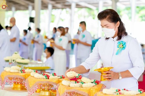 ภาพ No.47864:ประมวลภาพพิธีปิดแผ่นทองรูปเหมือนพระมงคลเทพมุนี (สด จนฺทสโร) พระผู้ปราบมาร และดวงแก้วธรรมชัย