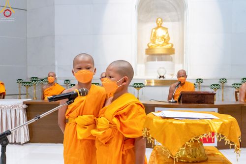 ภาพ No.45934:ประมวลภาพพิธีตักบาตรและทอดผ้าป่า โครงการบรรพชาสามเณรฟื้นฟูพระพุทธศาสนาทั่วไทย ณ อนุสรณ์สถานพระมงคลเทพมุนี