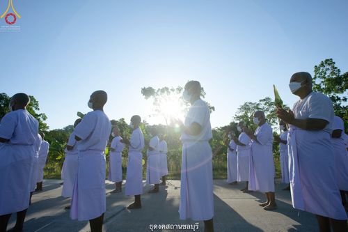 ภาพ No.40877:พิธีตัดปอยผม ปลงผม ขอขมารับผ้าไตรและพิธีบรรพชา ในโครงการอุปสมบท บูชาธรรมมหาปูชนียาจารย์ ประจำปี 2564 ชุดที่ 17