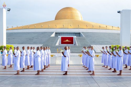 ภาพ No.47550:ประมวลภาพพิธีขอขมาและมอบผ้าไตร โครงการบรรพชาอุปสมบทหมู่ รุ่นเข้าพรรษา 2565