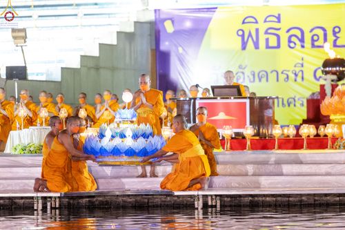 ภาพ No.55362:ประมวลภาพพิธีลอยกระทงธรรม ณ วัดพระธรรมกาย (วันที่ 8 พฤศจิกายน พ.ศ. 2565)