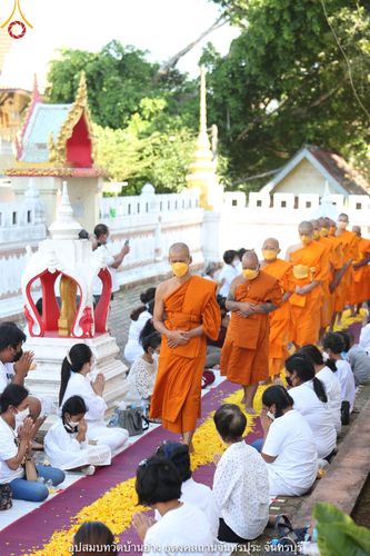 ภาพ No.40191:พิธีตัดปอยผม ปลงผม ขอขมารับผ้าไตรและพิธีบรรพชา ในโครงการอุปสมบท บูชาธรรมมหาปูชนียาจารย์ ประจำปี 2564 ชุดที่ 10