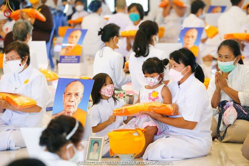 ภาพ No.40794:พิธีตัดปอยผม ปลงผม ขอขมารับผ้าไตรและพิธีบรรพชา ในโครงการอุปสมบท บูชาธรรมมหาปูชนียาจารย์ ประจำปี 2564 ชุดที่ 16