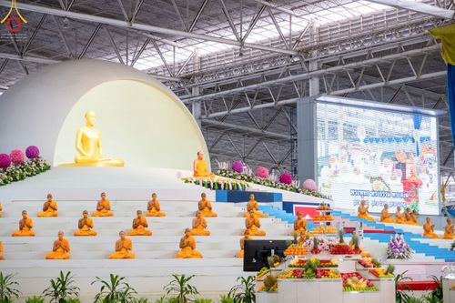 ภาพ No.52320:ประมวลภาพพิธีบูชาข้าวพระ (วันอาทิตย์ต้นเดือนตุลาคม) ณ วัดพระธรรมกาย จ.ปทุมธานี 