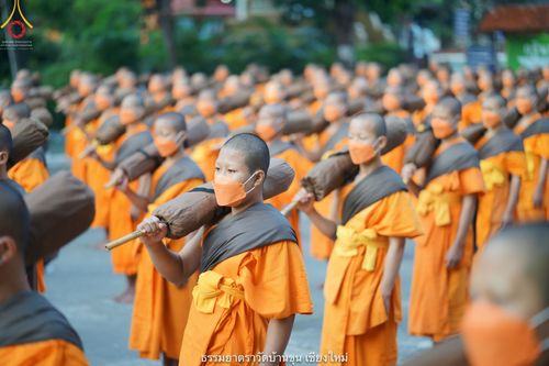ภาพ No.39966:คณะพระภิกษุ - สามเณร วัดบ้านขุนกว่า ๓๐๐ รูป เดินธรรมยาตราฉลองแชมป์บาลี ๒๕๖๔