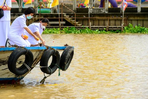 ภาพ No.49052:ประมวลภาพพิธีเก็บอัฐิและลอยอังคาร พระสุธรรมญาณวิเทศ  (สุธรรม สุธมฺโม)