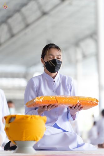 ภาพ No.44226:ประมวลภาพพิธีเวียนประทักษิณ, พิธีวันทาพระมหาธรรมกายเจดีย์ และพิธีขอขมารับผ้าไตร โครงการบวชภาคฤดูร้อน พ.ศ. 2565