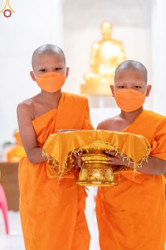 ภาพ No.45935:ประมวลภาพพิธีตักบาตรและทอดผ้าป่า โครงการบรรพชาสามเณรฟื้นฟูพระพุทธศาสนาทั่วไทย ณ อนุสรณ์สถานพระมงคลเทพมุนี