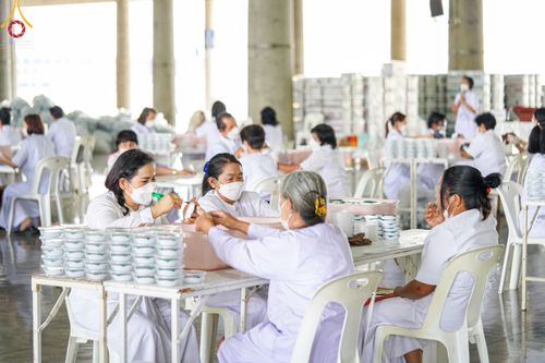 ภาพ No.49447:ประมวลภาพสาธุชนร่วมรับบุญ แกะถ่าน Led วันที่ 10 สิงหาคม พ.ศ. 2565 ณ วัดพระธรรมกาย