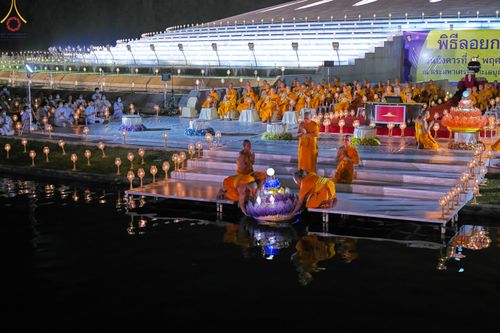ภาพ No.55365:ประมวลภาพพิธีลอยกระทงธรรม ณ วัดพระธรรมกาย (วันที่ 8 พฤศจิกายน พ.ศ. 2565)