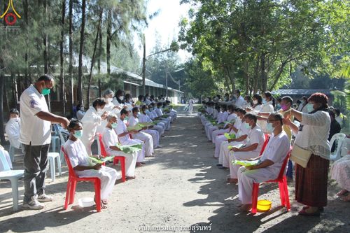 ภาพ No.40953:พิธีตัดปอยผม ปลงผม ขอขมารับผ้าไตรและพิธีบรรพชา ในโครงการอุปสมบท บูชาธรรมมหาปูชนียาจารย์ ประจำปี 2564 ชุดที่ 18