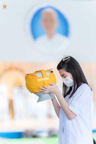 ภาพ No.44225:ประมวลภาพพิธีเวียนประทักษิณ, พิธีวันทาพระมหาธรรมกายเจดีย์ และพิธีขอขมารับผ้าไตร โครงการบวชภาคฤดูร้อน พ.ศ. 2565