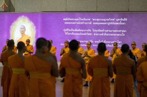 ภาพ No.48508:ประมวลภาพพิธีรับร่างนักสร้างบารมี พระเดชพระคุณพระสุธรรมญาณวิเทศ วิ. (สุธรรม สุธมฺโม)