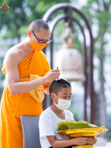 ภาพ No.44476:ประมวลภาพพิธีปลงผม โครงการบรรพชาสามเณรหน่อแก้วเปรียญธรรมรุ่นที่ 10