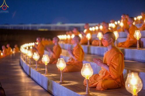 ภาพ No.45021:ประมวลภาพพิธีจุดประทีป​ วันคุ้ม​ครองโลก ณ วัดพระธรรมกาย