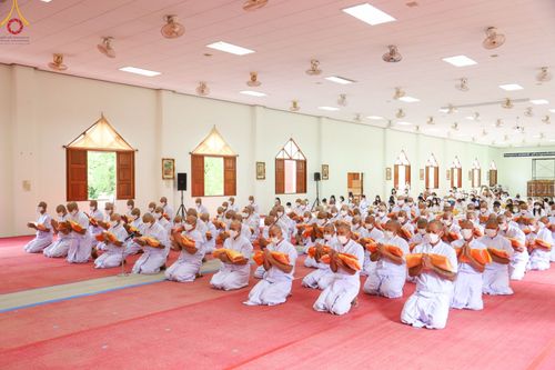 ภาพ No.48060:ประมวลภาพพิธีเวียนประทักษิณ และบรรพชาอุปสมบท รุ่นเข้าพรรษา ปี 2565