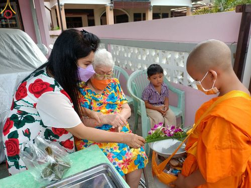 ภาพ No.45771:ประมวลภาพกิจกรรม โครงการบรรพชาสามเณรฟื้นฟูพระพุทธศาสนาทั่วไทย ณ วัดเวฬุวัน และศูนย์ปฏิบัติธรรมและอบรมเยาวชนยะลา