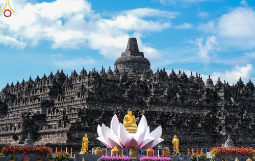 ภาพ No.46398:ประมวลภาพขบวนรถบุปผชาติ อัญเชิญน้ำและไฟศักดิ์สิทธิ์ ณ ประเทศอินโดนีเซีย