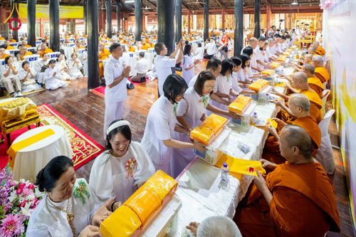 ภาพ No.303398:วันที่ 23 มกราคม พ.ศ. 2569 พิธีเจริญพุทธมนต์ปฏิบัติธรรม มอบทุนการศึกษา  ถวายสังฆทาน 109 วัด เพื่อถวายเป็นพุทธบูชา เพื่อขับเคลื่อนโครงการหมู่บ้านรักษาศีล 5 โดยคณะสงฆ์จังหวัดนครปฐม คณะศิษยานุศิษย์วัดพระธรรมกาย โครงการธรรมยาตรา ปีที่ 14 ณ วัดบางปลา อำเภอบาง