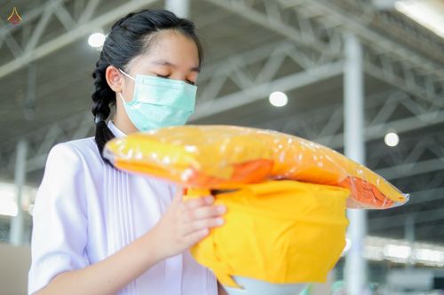 ภาพ No.44228:ประมวลภาพพิธีเวียนประทักษิณ, พิธีวันทาพระมหาธรรมกายเจดีย์ และพิธีขอขมารับผ้าไตร โครงการบวชภาคฤดูร้อน พ.ศ. 2565