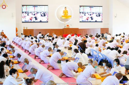 ภาพ No.40792:พิธีตัดปอยผม ปลงผม ขอขมารับผ้าไตรและพิธีบรรพชา ในโครงการอุปสมบท บูชาธรรมมหาปูชนียาจารย์ ประจำปี 2564 ชุดที่ 16