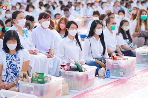 ภาพ No.49503:ประมวลภาพพิธีตักบาตรพระสงฆ์ 1,091 รูป เนื่องในวันแม่แห่งชาติ ณ ตลาดจัมโบ้ ชุดที่ 1