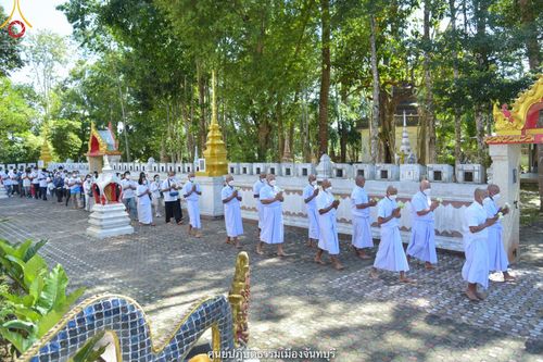 ภาพ No.39813:พิธีตัดปอยผม ปลงผม ขอขมารับผ้าไตรและพิธีบรรพชา ในโครงการอุปสมบท บูชาธรรมมหาปูชนียาจารย์ ประจำปี 2564 ชุดที่ 6