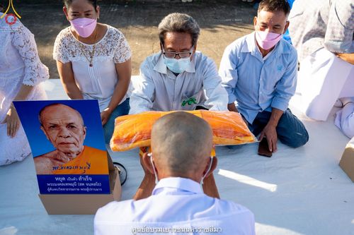 ภาพ No.40289:พิธีตัดปอยผม ปลงผม ขอขมารับผ้าไตรและพิธีบรรพชา ในโครงการอุปสมบท บูชาธรรมมหาปูชนียาจารย์ ประจำปี 2564 ชุดที่ 11