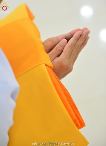 ภาพ No.40703:พิธีตัดปอยผม ปลงผม ขอขมารับผ้าไตรและพิธีบรรพชา ในโครงการอุปสมบท บูชาธรรมมหาปูชนียาจารย์ ประจำปี 2564 ชุดที่ 15