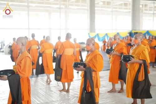 ภาพ No.52067:ประมวลภาพพิธีตักบาตรมิตรภาพไทย-เมียนมาร์ 105 รูป ณ วัดพระธรรมกาย