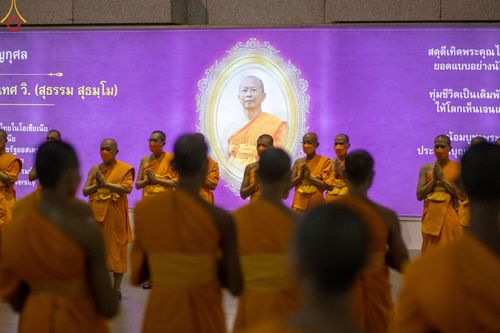 ภาพ No.48512:ประมวลภาพพิธีรับร่างนักสร้างบารมี พระเดชพระคุณพระสุธรรมญาณวิเทศ วิ. (สุธรรม สุธมฺโม)