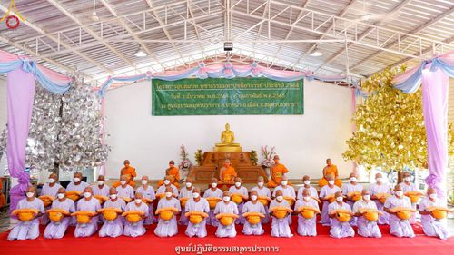 ภาพ No.39594:พิธีตัดปอยผม ปลงผม ขอขมารับผ้าไตรและพิธีบรรพชา ในโครงการอุปสมบท บูชาธรรมมหาปูชนียาจารย์ ประจำปี 2564 ชุดที่ 3